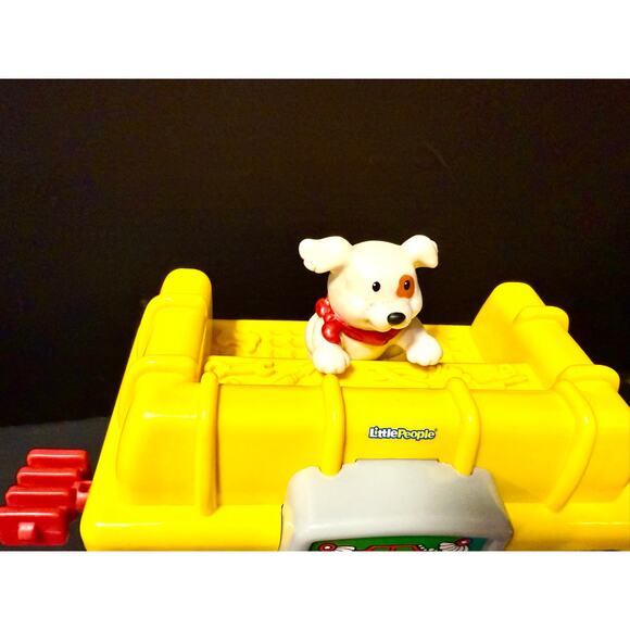 FP Little People Road Trip Ready Garage Figures, Car wash 2 vehicles 4 figures - Picture 4 of 7